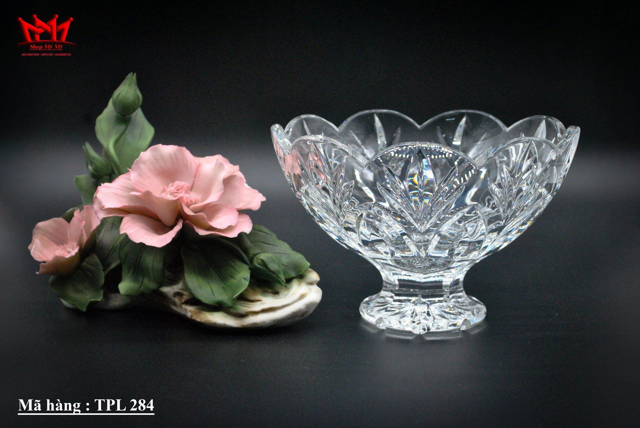 Chân bồng pha lê miệng hình hoa từ thương hiệu Marquis by Waterford.
