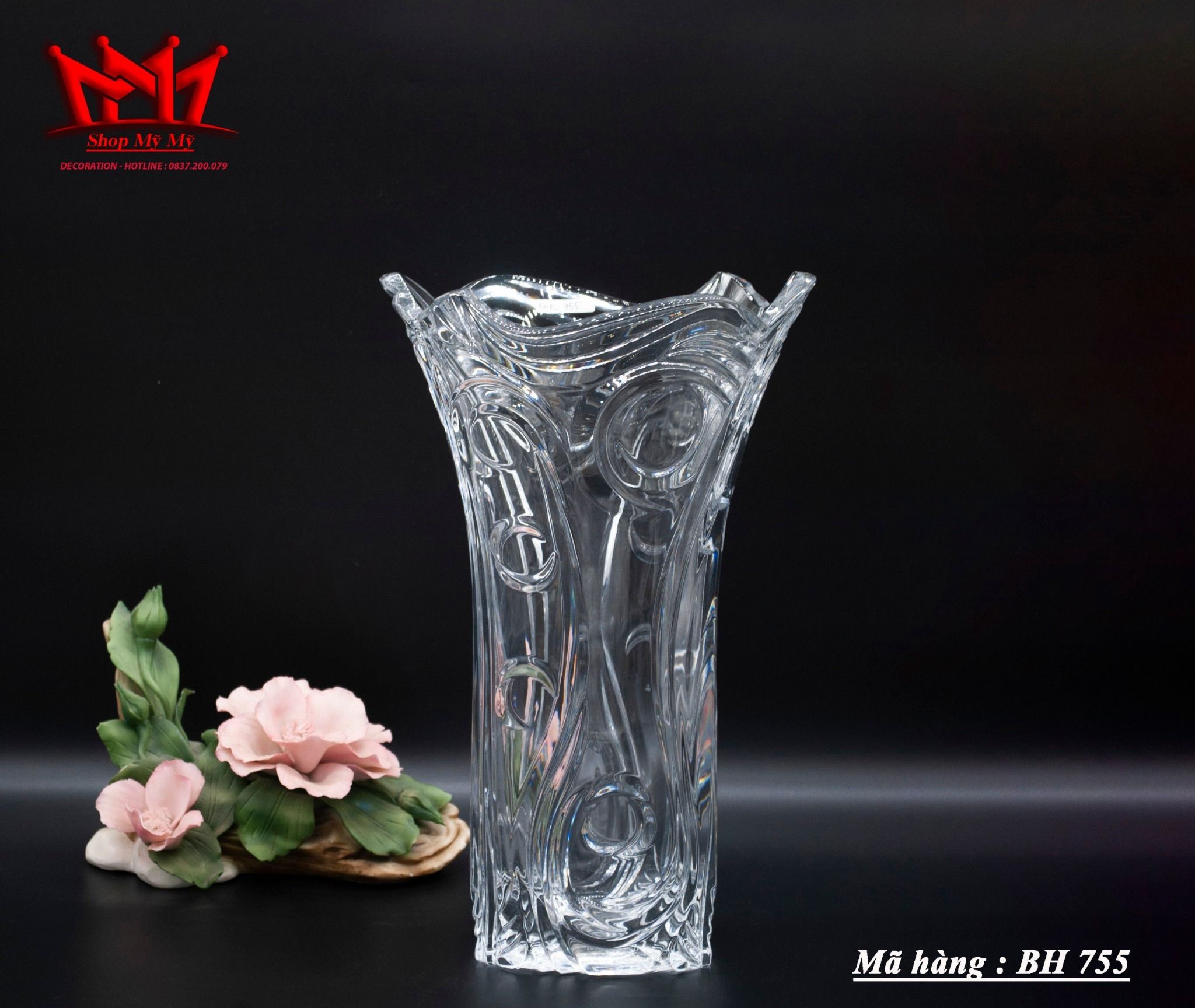 Bình pha lê cổ điển của CH Czech  24% Lead Crystal Curl Vase.