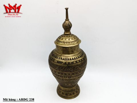  Bình đồng chạm khắc tinh xảo 