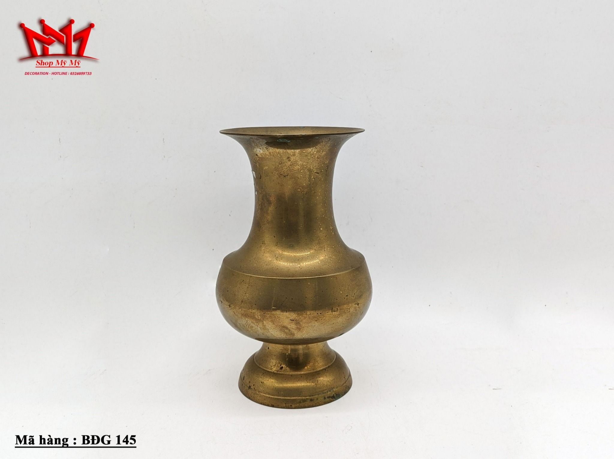 Bình hoa vàng chất liệu Đồng xuất xứ tại  Ấn Độ