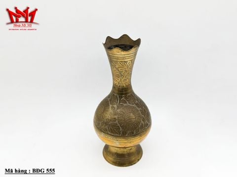  Bình đồng chạm khắc tinh xảo từ Ấn Độ 