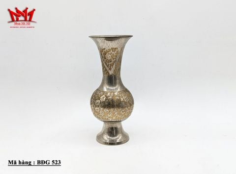  Bình đồng chạm khắc  bằng tay nổi bật 