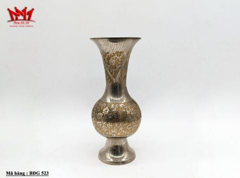  Bình đồng chạm khắc  bằng tay nổi bật 