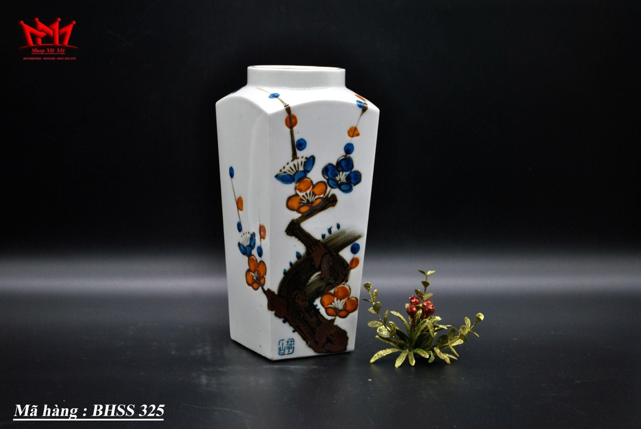 Bình sứ cổ tròn họa tiết ấn tượng