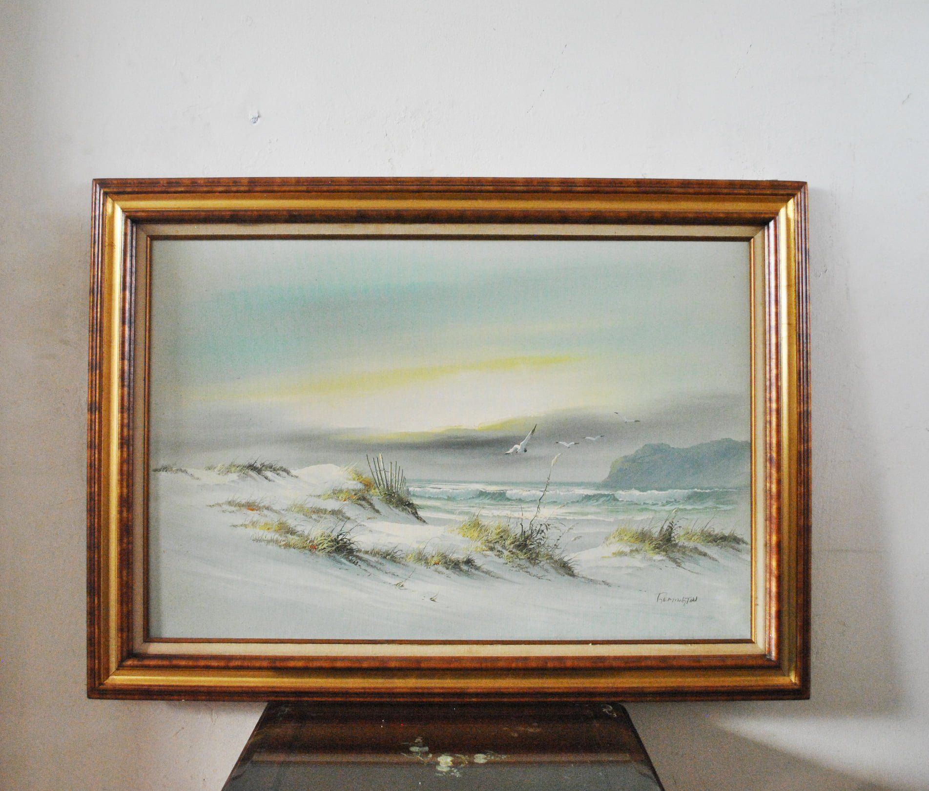 Bức tranh những cánh chim hải âu lượn quanh Hoàng Hôn trên biển , có chữ ký của tác giả ( TR 187)