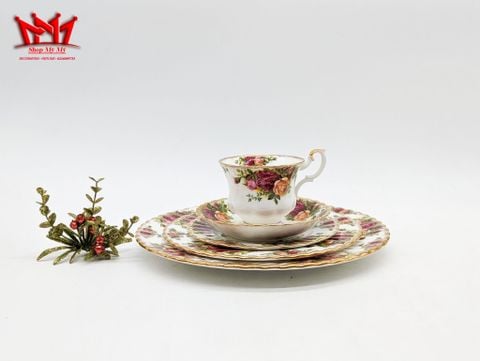  Bộ đồ ăn bằng sứ Royal Albert 