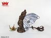 Đèn nàng Tiên quyến rũ có đôi cánh bằng kính màu tiffany giống như cánh bướm màu xanh tím nhạt.