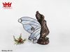 Đèn nàng Tiên quyến rũ có đôi cánh bằng kính màu tiffany giống như cánh bướm màu xanh tím nhạt.