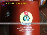 Lọ hoa Bát Tràng in logo đẹp của công đoàn
