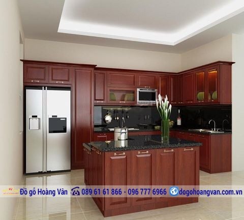 Mẫu Tủ bếp có khung đặt tủ lạnh gọn gàng, thêm bàn quầy ở giữa. TB5