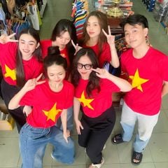 Áo đỏ sao vàng Keepfly Evoque cổ tròn