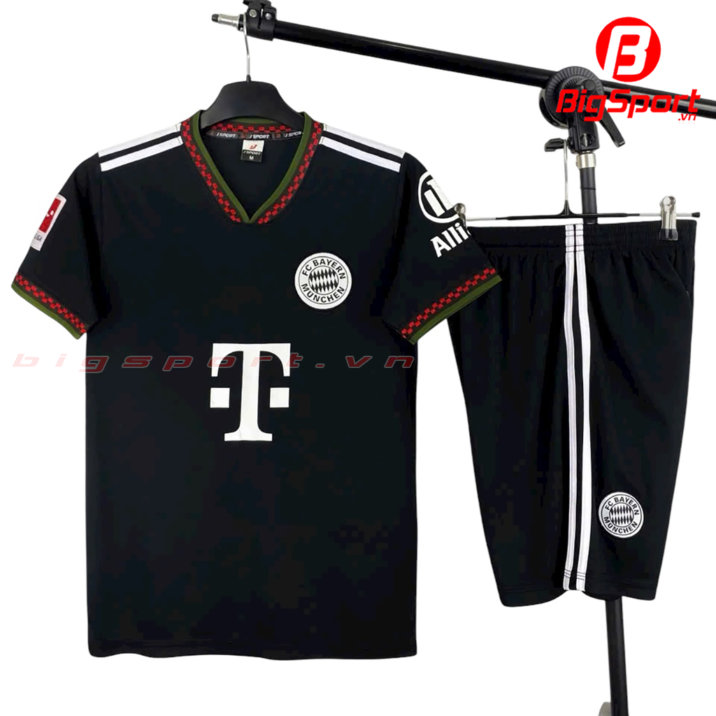 Áo đá bóng Bayern Munich sân khách 2025-2026 màu đen