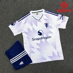 Áo đá bóng Manchester United mùa giải 2025-2026 màu trắng tím