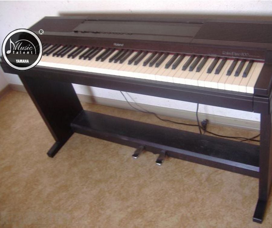 n Piano i n Roland HP 800