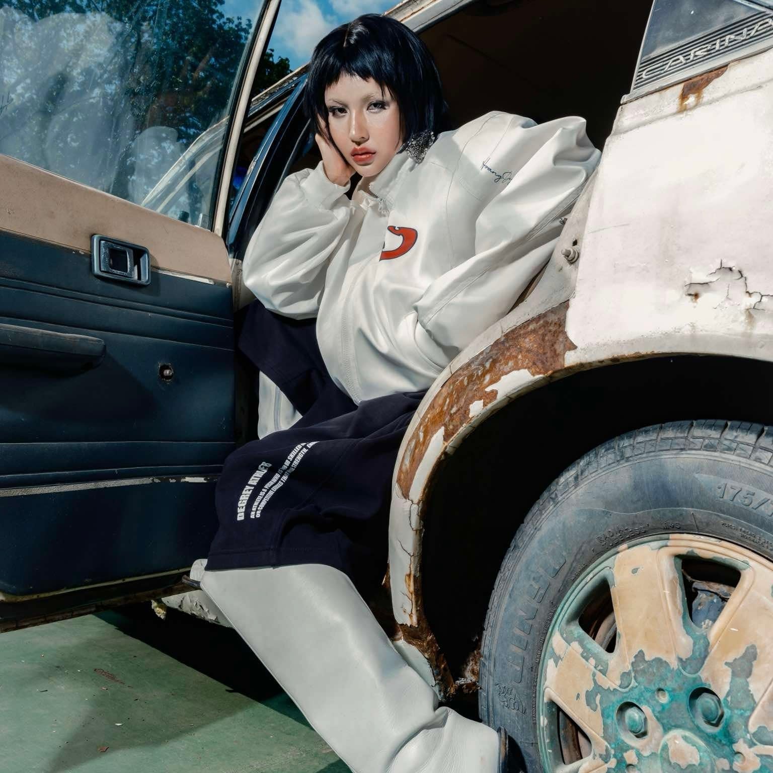  Áo khoác bomber Degrey màu trắng - BOMBT 