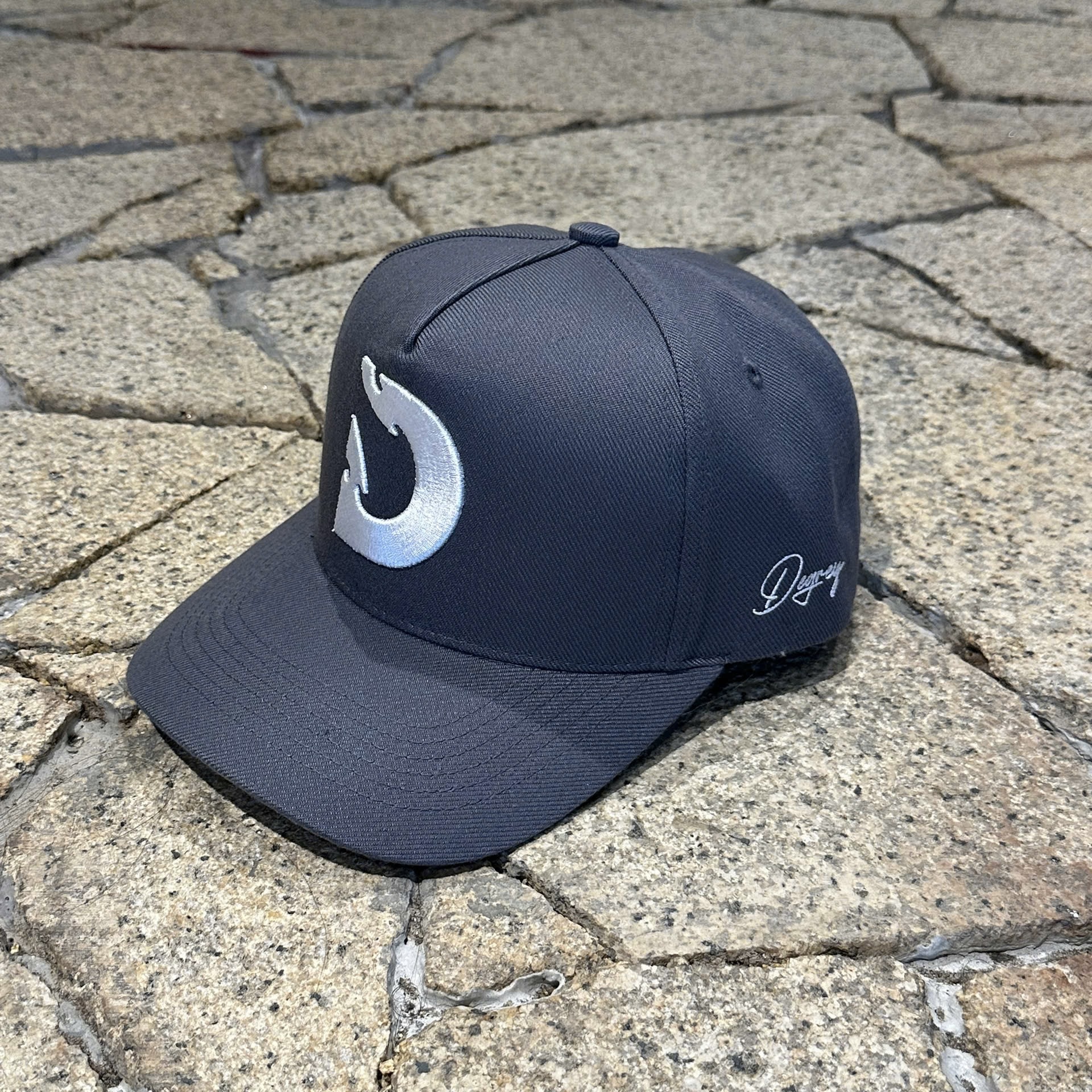  Degrey nón lưỡi trai form frame cap basic thêu logo thiết kế thời trang đơn giản màu xám - FRAMEXAM 
