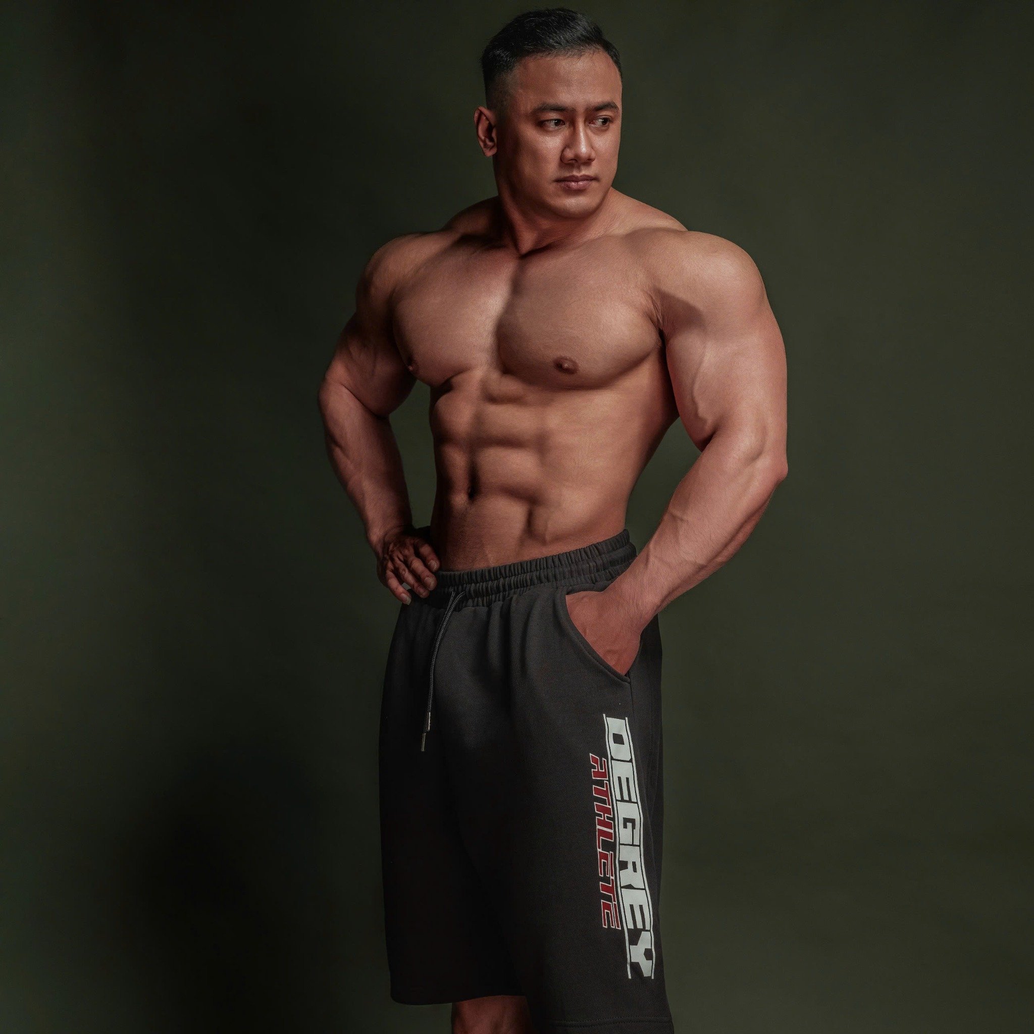  Quần lửng chân cua màu đen in logo Degrey short pant - SHOPADLOGO 