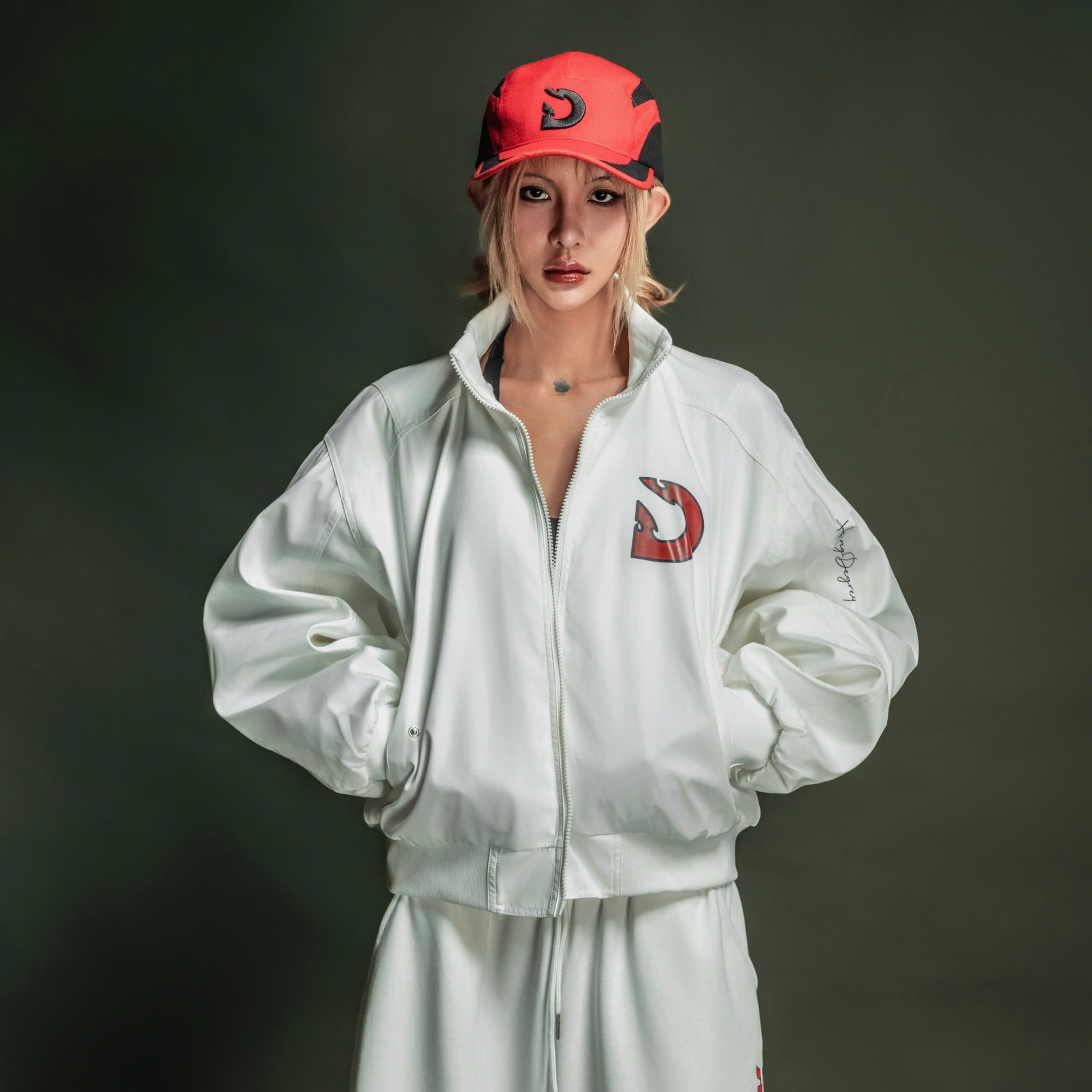  Áo khoác bomber Degrey màu trắng - BOMBT 