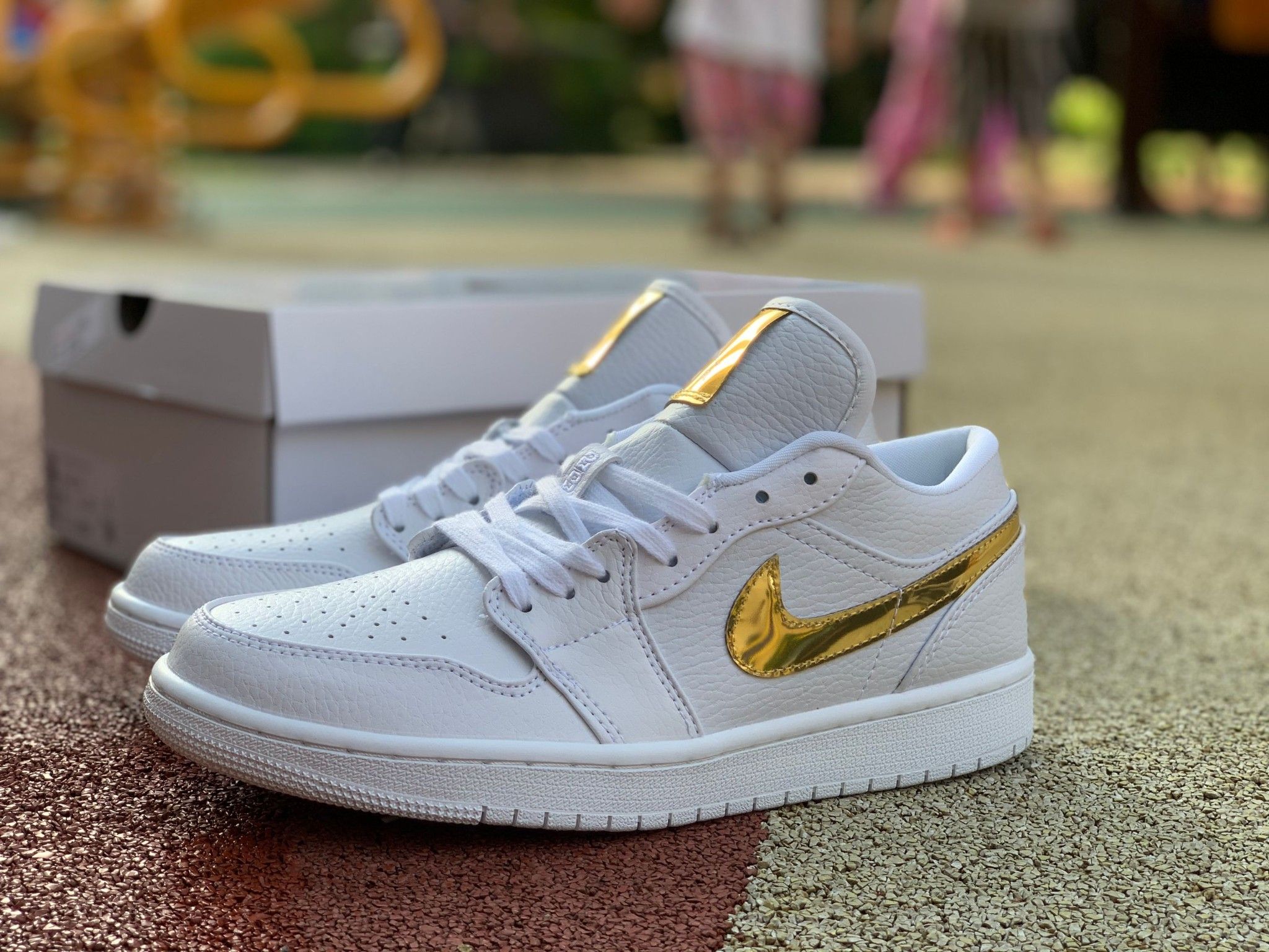 air jordan 1 low white metallic gold