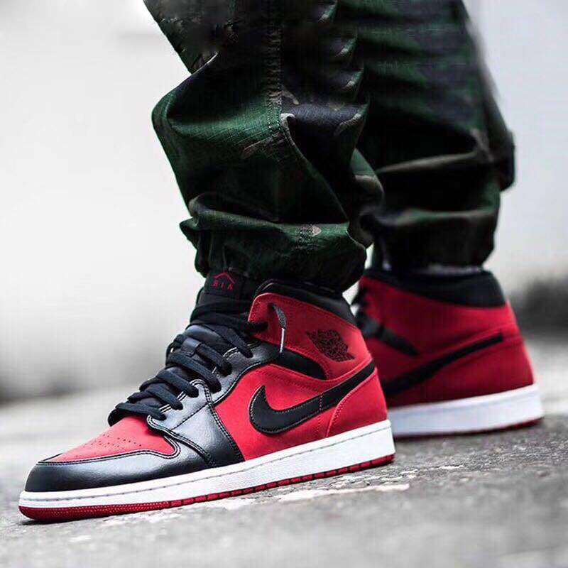 Nike air jordan 1 mid. Nike Air Jordan 1 Mid banned. Nike Air Jordan 1 banned. Jordan 1 Mid banned.