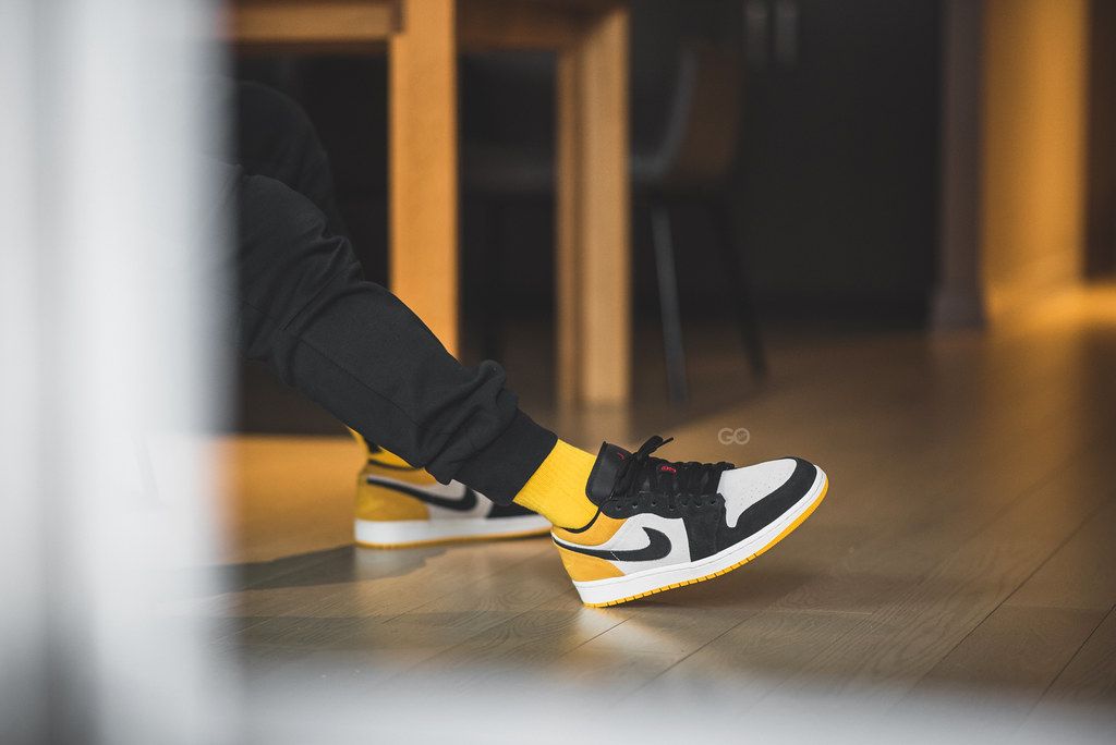 jordan 1 low sail university gold black