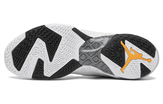 Giày Nike Jordan 37 'Oreo' DD6958-108