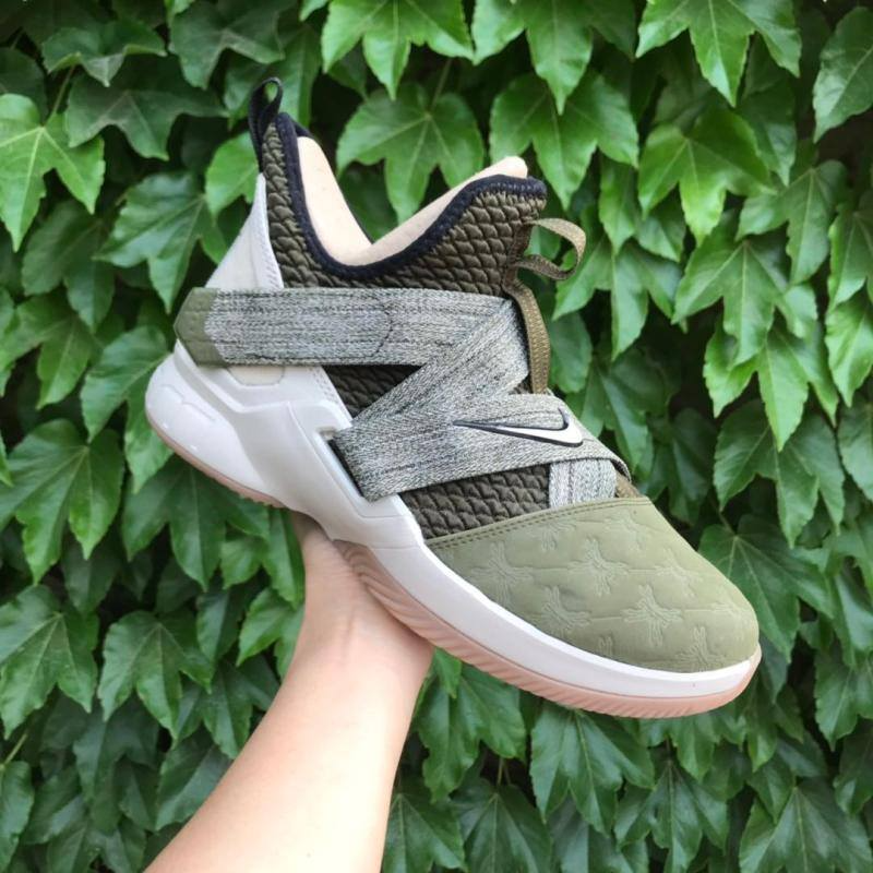 Giày Nike LeBron Soldier 12 GS 'Land 