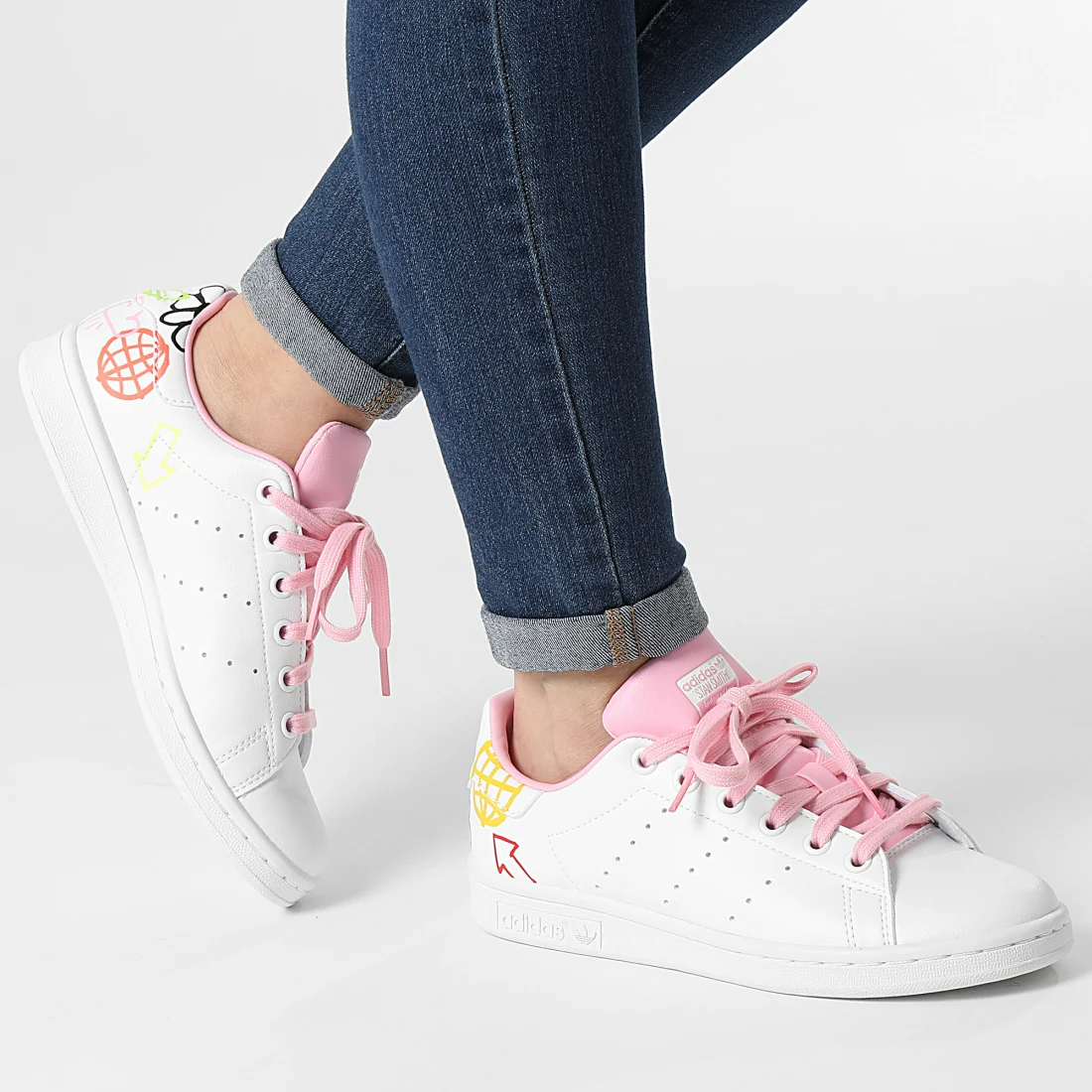 Giày Adidas Wmns Stan Smith 'Doodle White Pink' FX5680 – AUTHENTIC SHOES