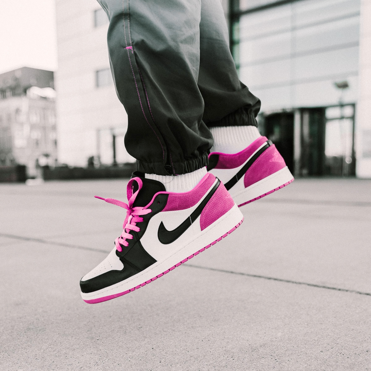 Giày Nike Air Jordan 1 Low Black Active Fuchsia CK3022-005 – AUTHENTIC SHOES