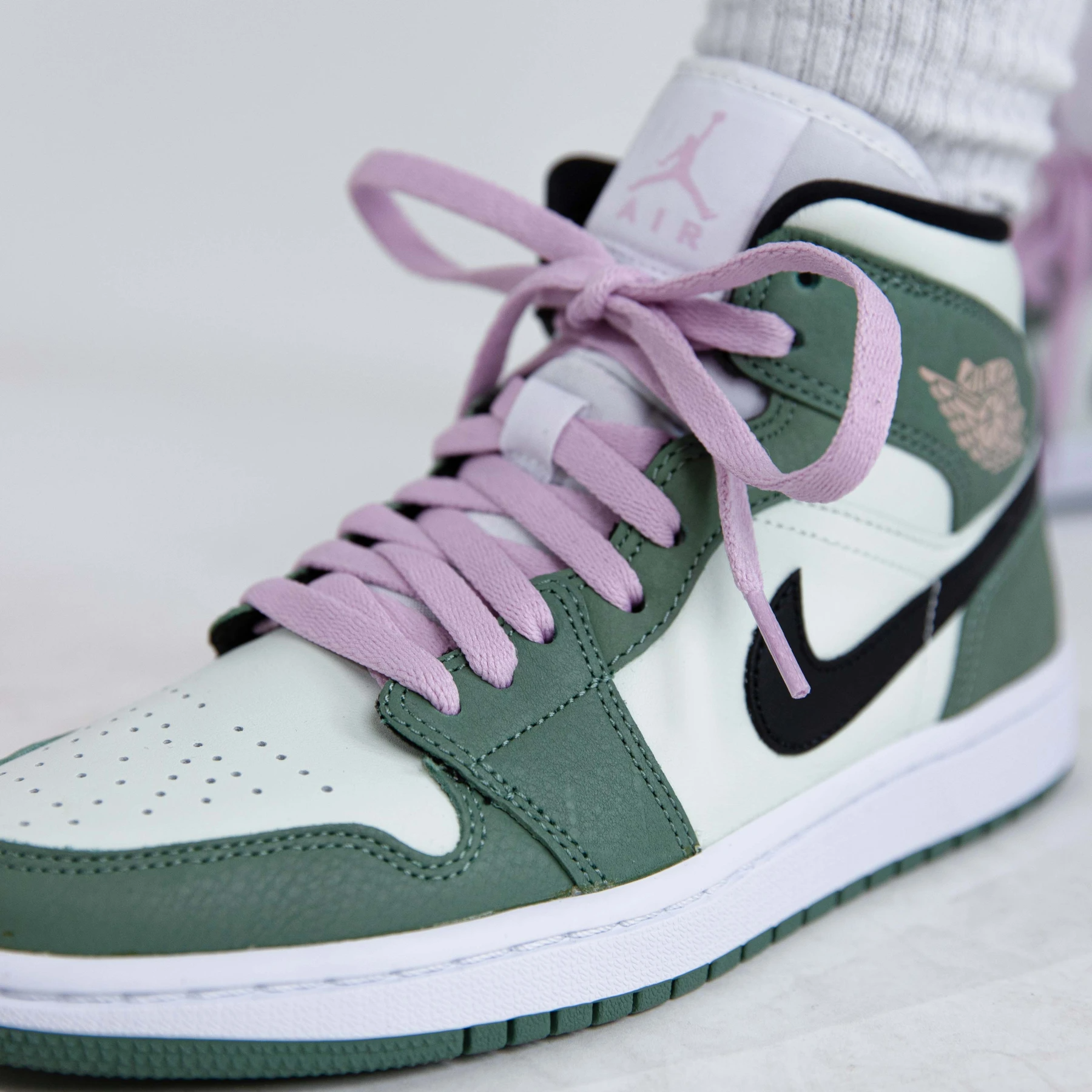 Giày Nike Wmns Air Jordan 1 Mid SE 'Dutch Green' CZ0774-300 – AUTHENTIC  SHOES