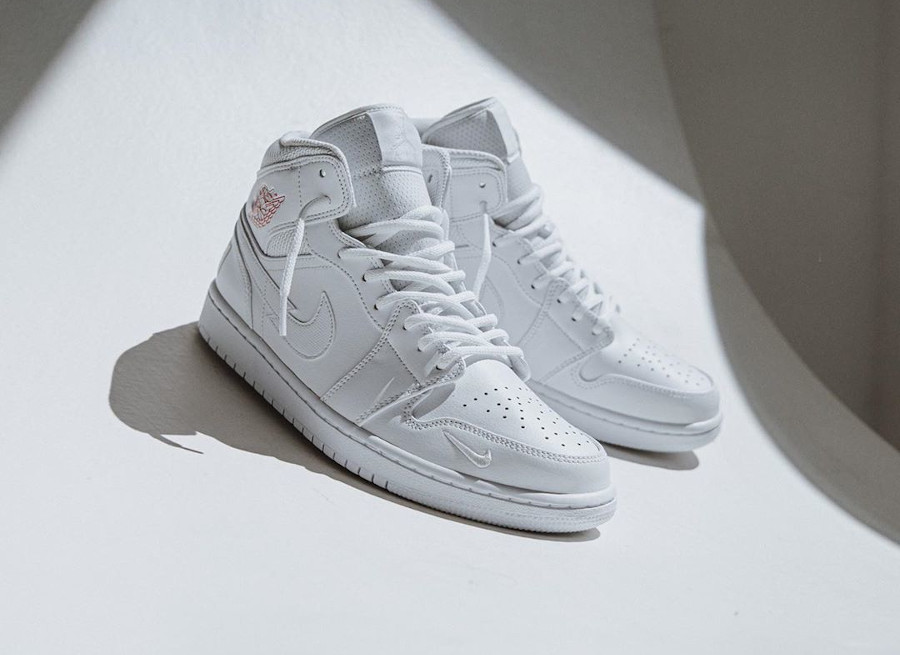 Giày Nike Air Jordan 1 Mid SE 'Euro Tour' CW7589-100 – AUTHENTIC SHOES
