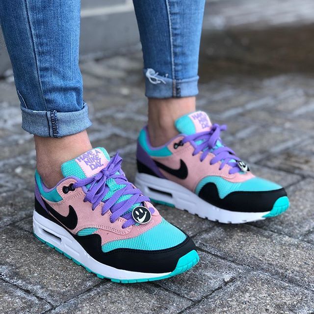 have a nike day air max 1 gs