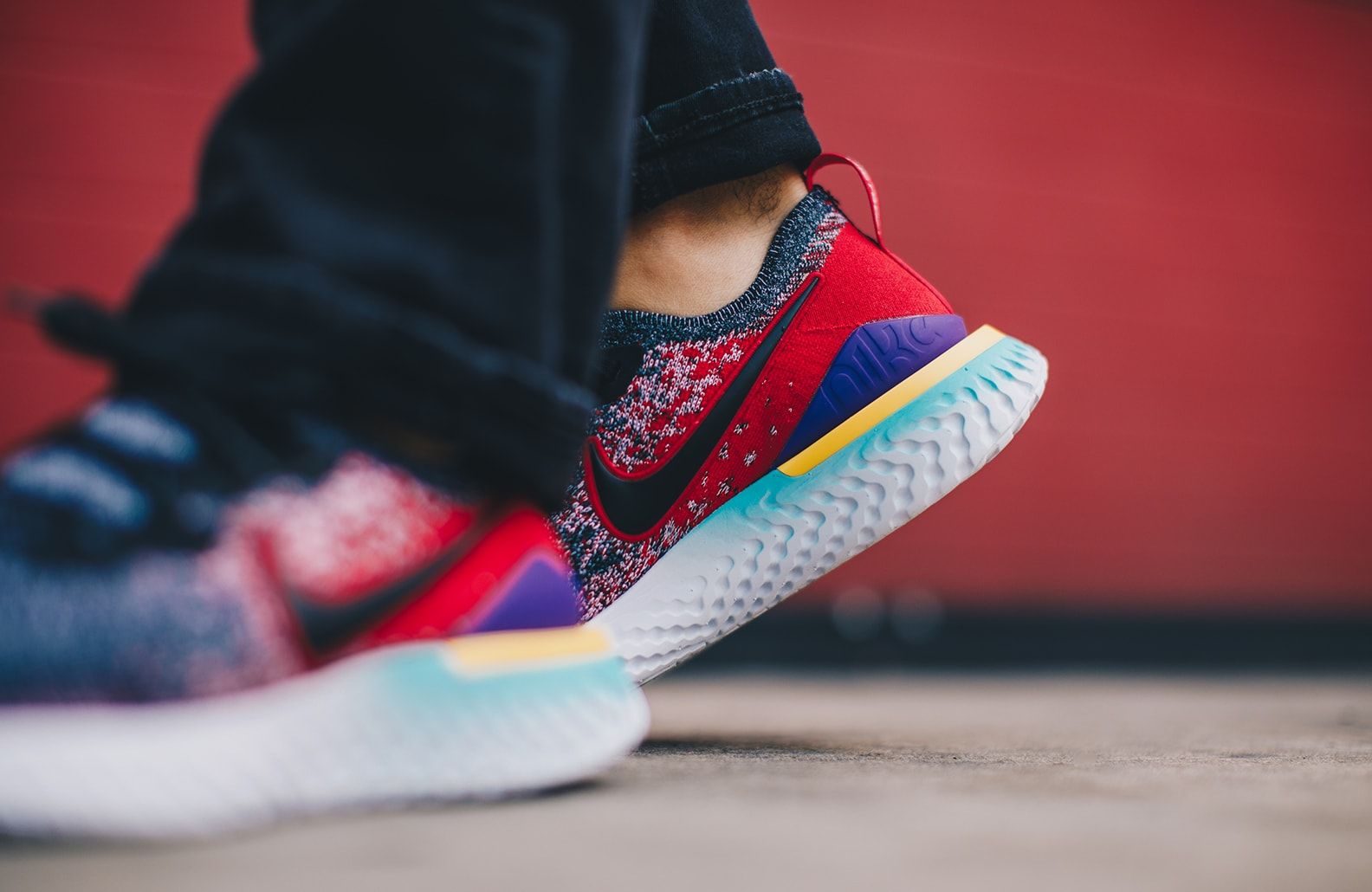 nike epic react flyknit 2 black hyper jade university red
