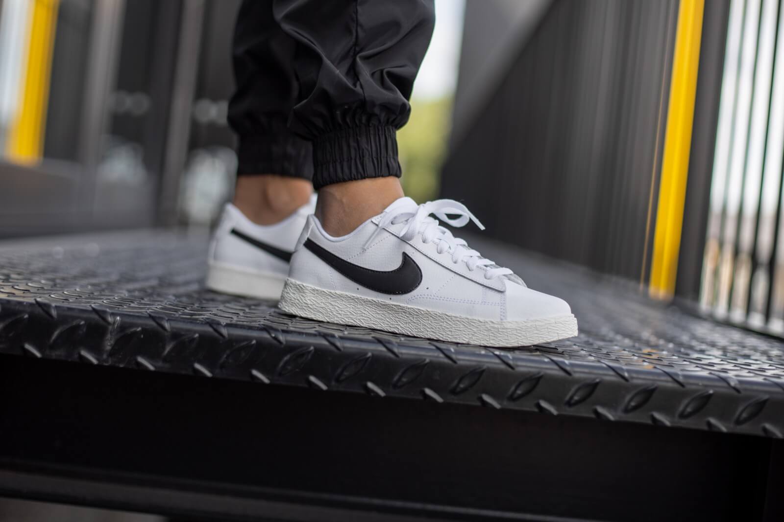 Giày Nike Blazer Low GS 'White Black 