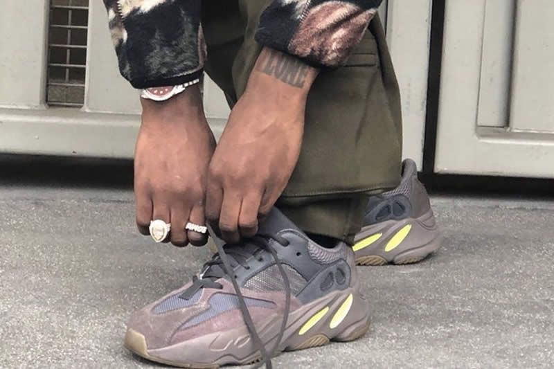 Yeezy Boost 700 'Mauve' - EE9614 – Urban Necessities