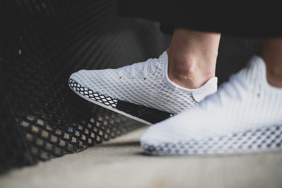 Nike deerupt white Clearance