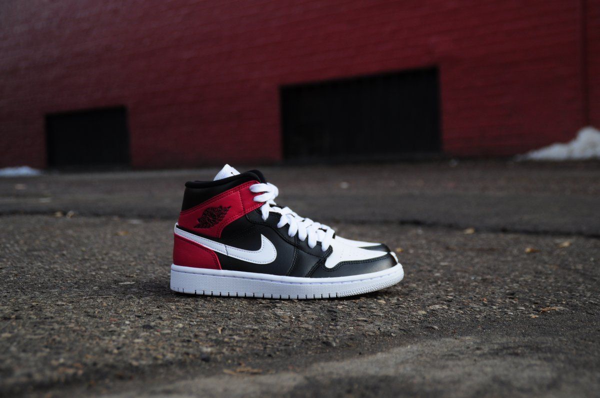 jordan 1 navy and white