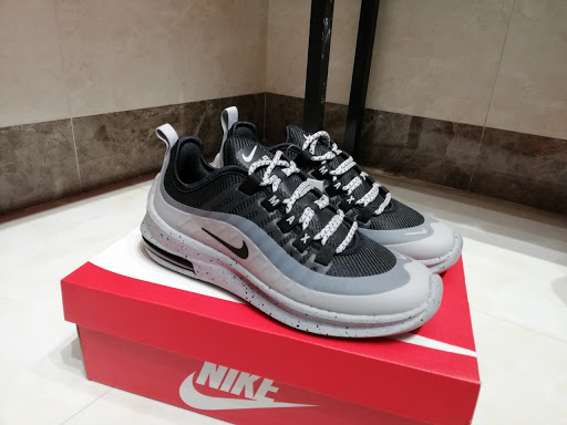 nike air max axis size 12