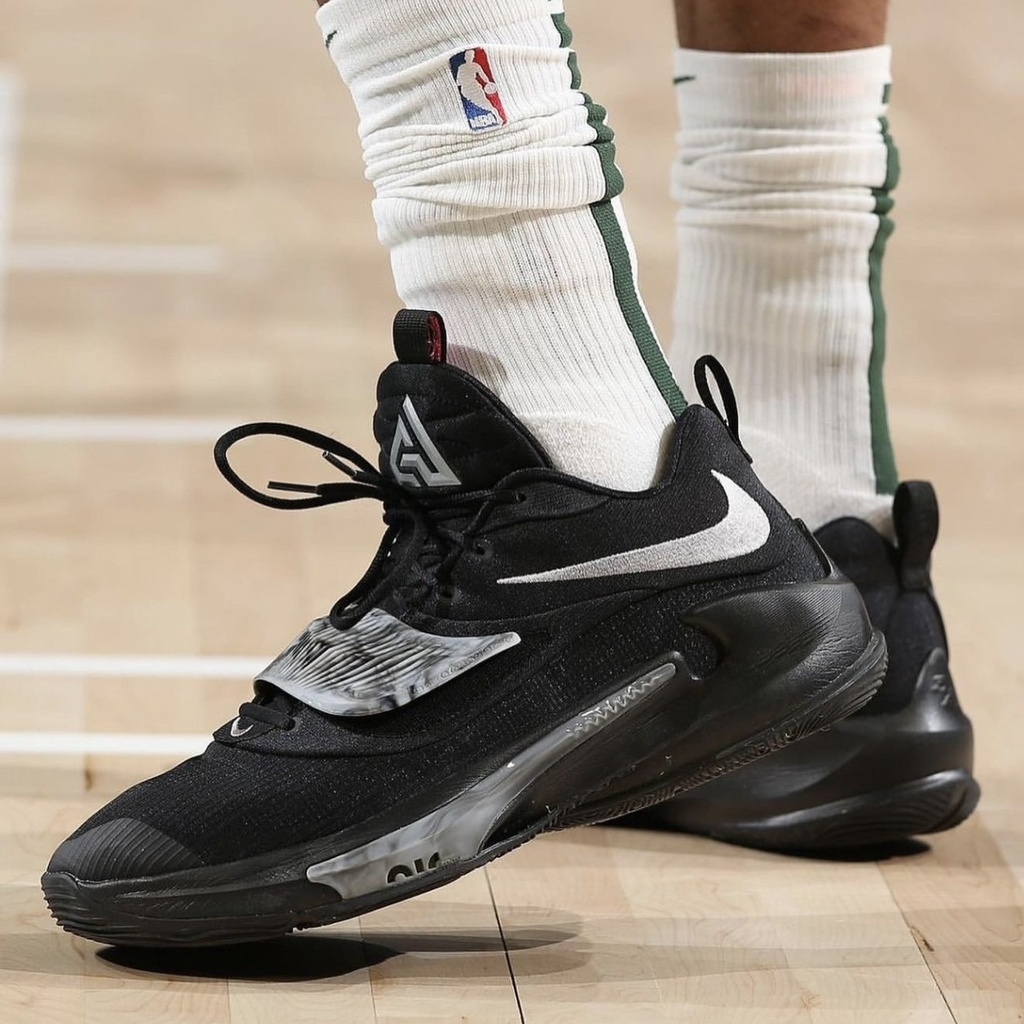 Giày Nike Zoom Freak 3 'Black Wolf Grey' DA0695-002