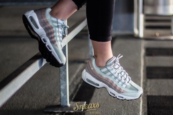 air max 95 moon particle