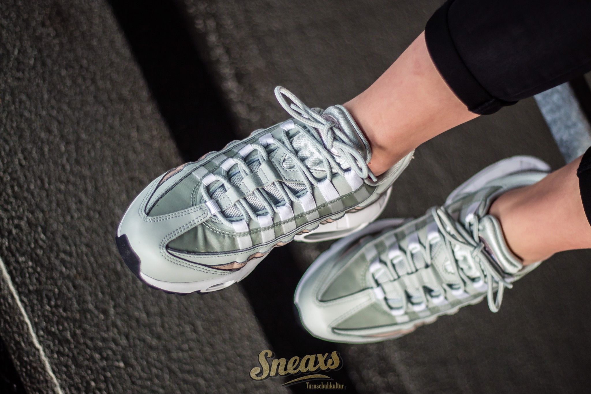 nike air max 95 moon particle