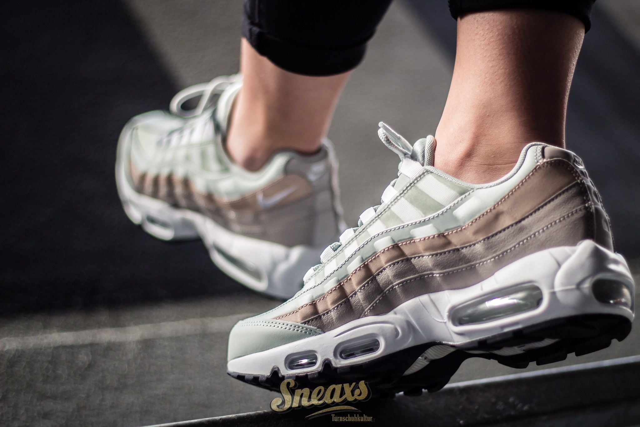 nike air max 95 moon particle