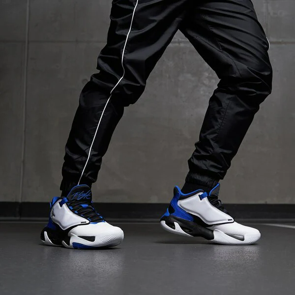 Giày Nike Jordan Max Aura 4 'White Hyper Royal' DN3687-104