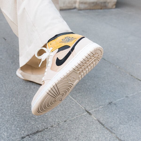 Giày Nike Air Jordan 1 Mid SE Particle Beige DD2224-200 – AUTHENTIC SHOES