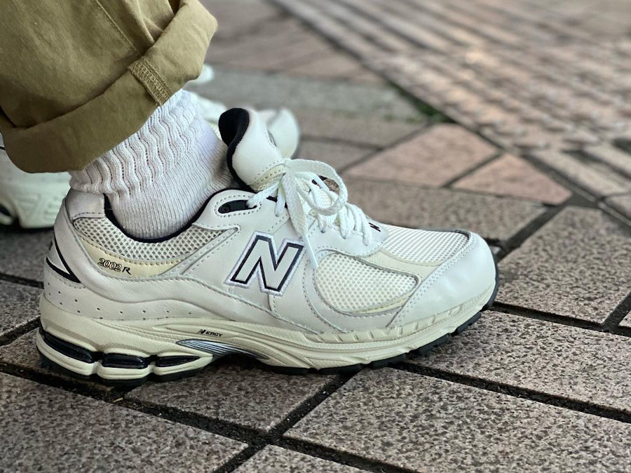 Giày New Balance 2002R 'Atlas Lemon 