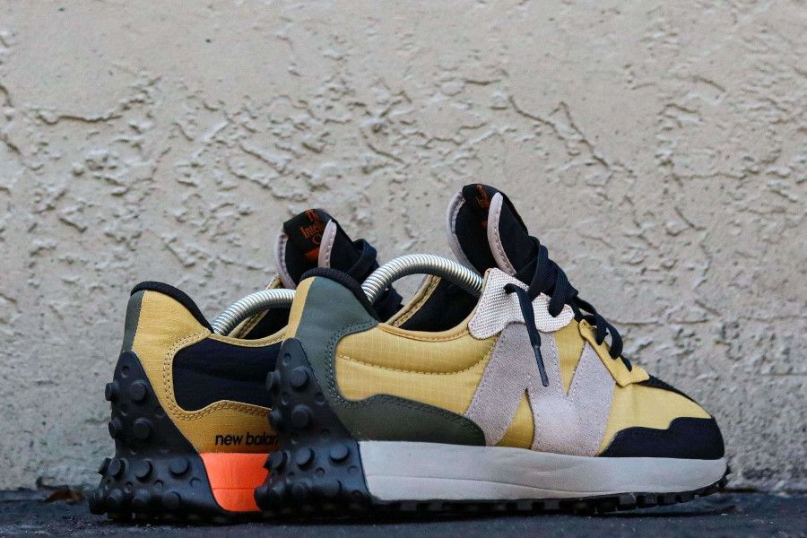 Giày New Balance 327 'Golden Poppy 