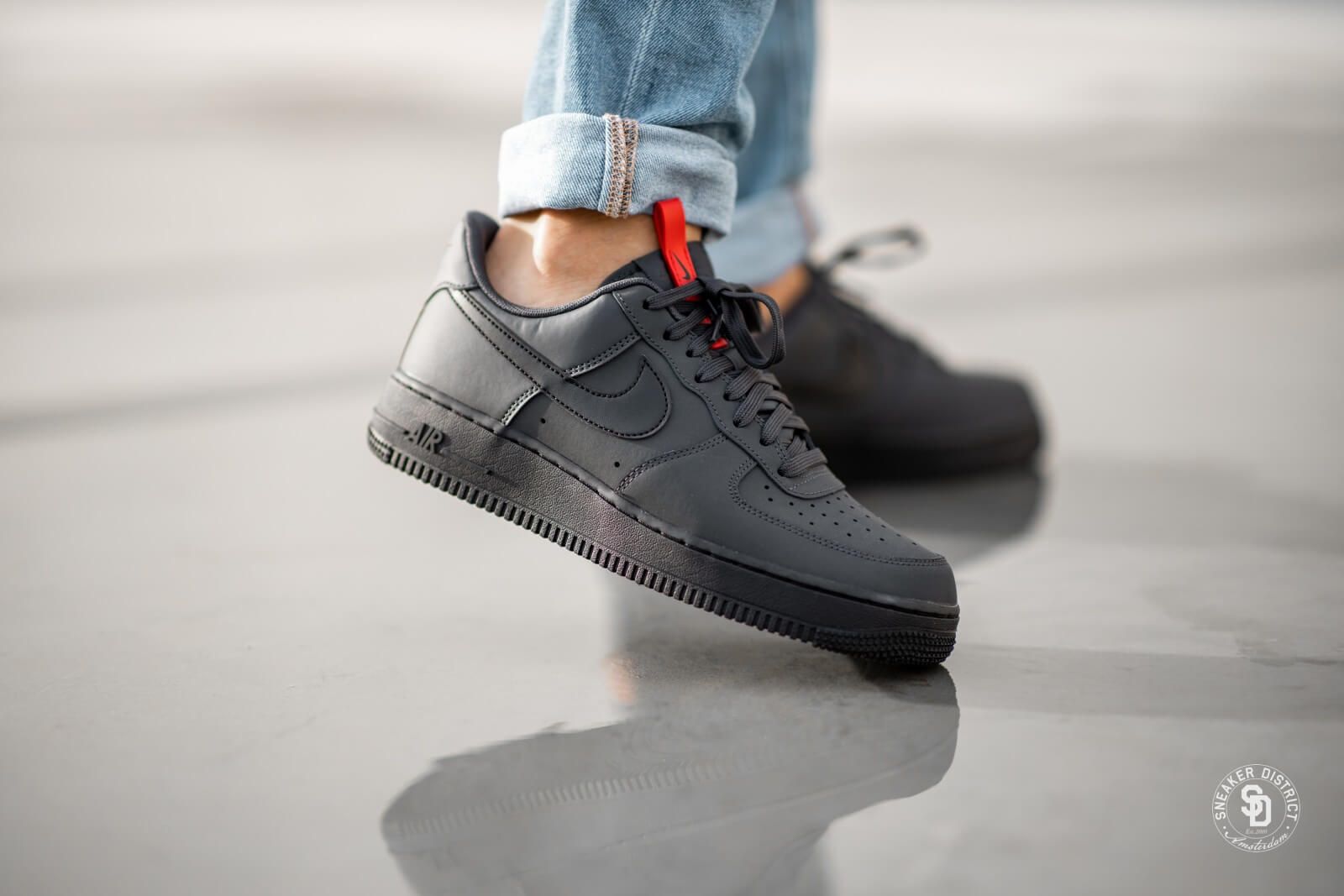 air force 1 07 trainers anthracite black uni red black