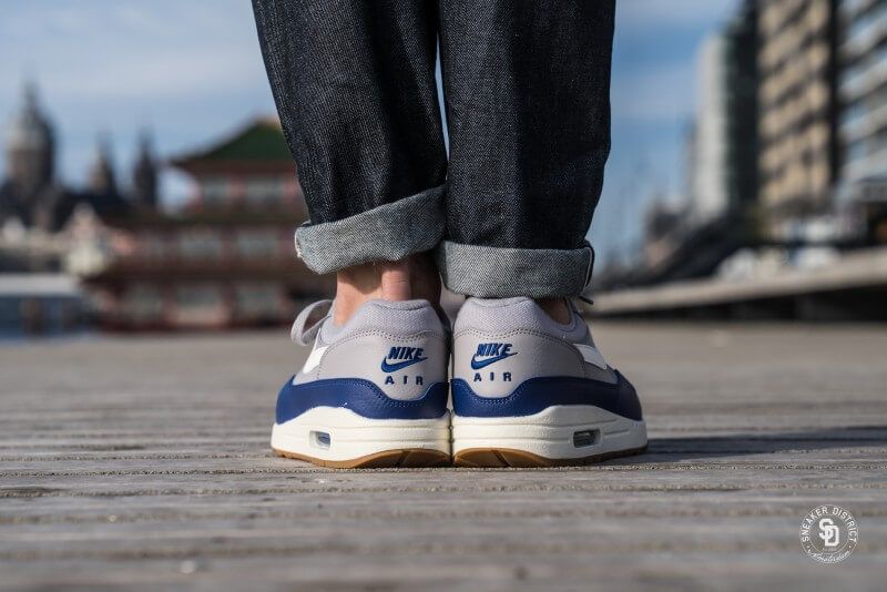 air max 1 atmosphere grey deep royal blue