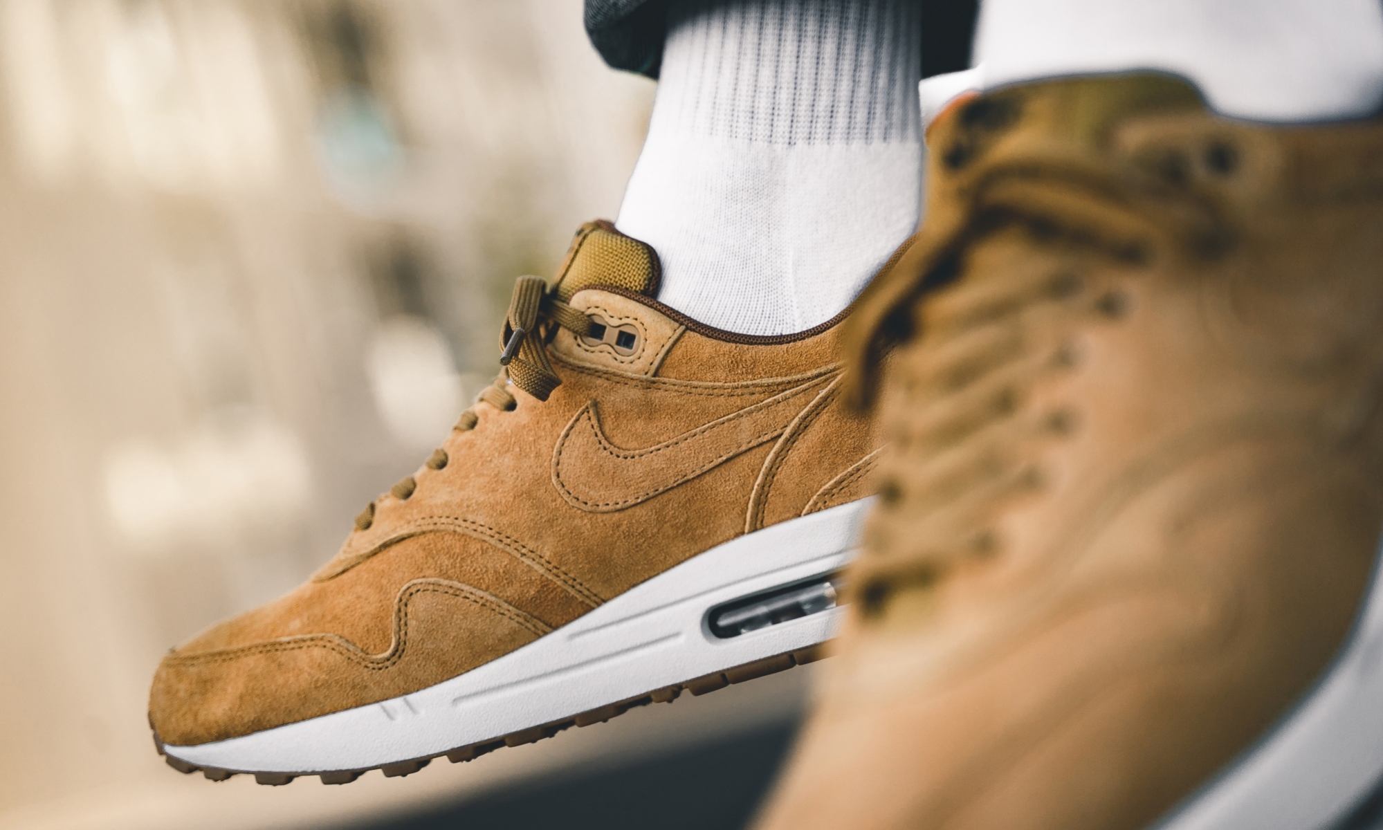 air max 1 light bone on feet