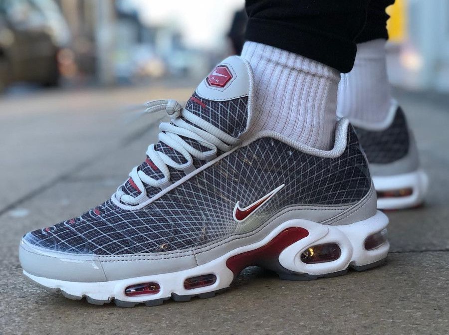 air max plus wave grid grey